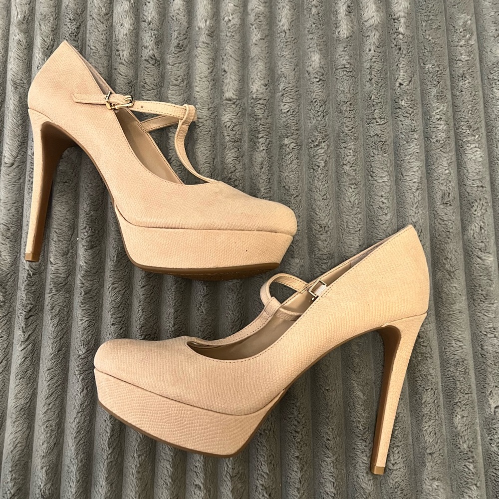 Gianni Bini Cool Pinkish Tan 4.5 inch stiletto heel Pumps with Buckle 9.5
